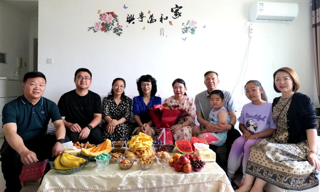 校领导古尔邦节看望教职工代表